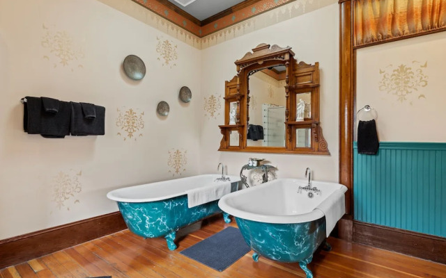 Peerless Hotel & Restaurant