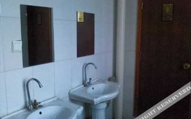 Rushan Hailv Hostel
