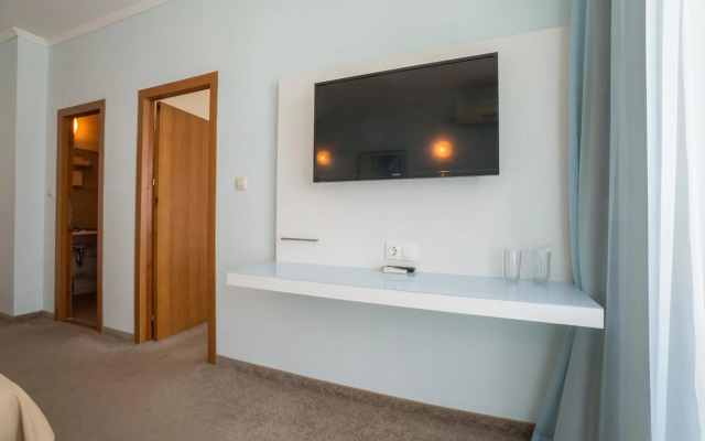 Perla Beach Hotel III