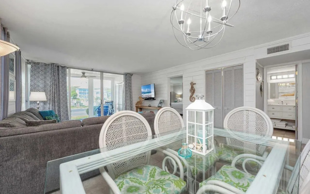 The Condor - Stay for 6