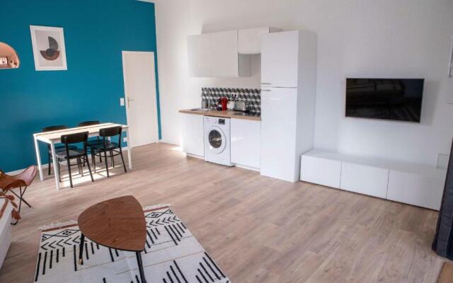 Modern Air Conditioned Apartment