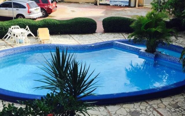 Aparta Hotel Bruno