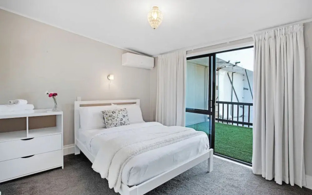 Parnell Vista 2BR Apartment with Seaview
