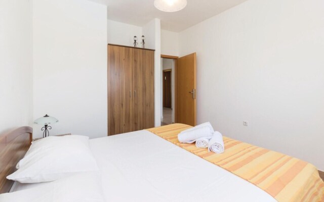 Amazing Home in Pasman With Wifi and 8 Bedrooms