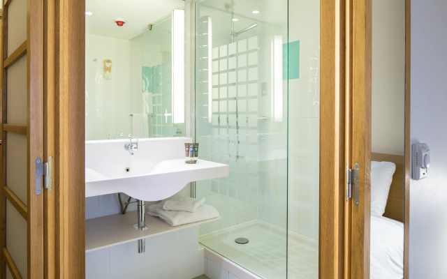 Novotel London Paddington - Image 7