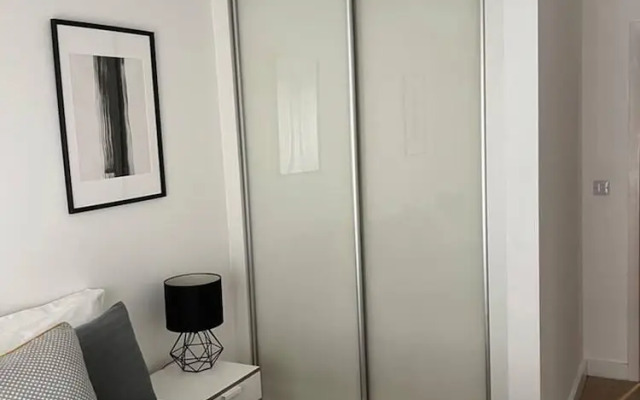 Modern 1 Bed Flat Near Station and City