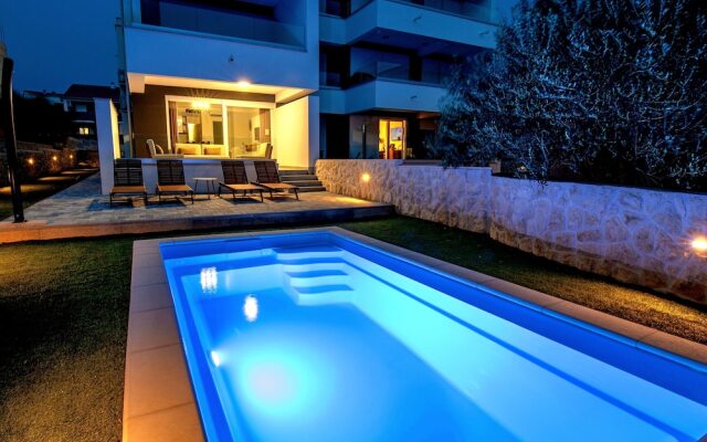 Imperial Apartment with Private Pool