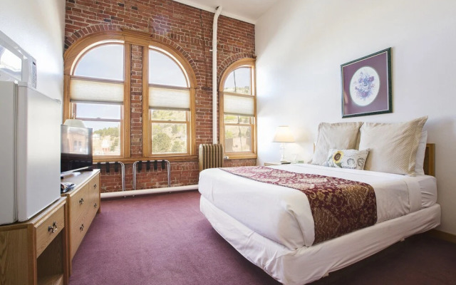 Victor Hotel
