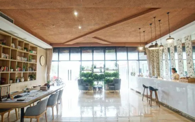 Huaju Hotel (Suzhou Taihu Xukou  subway station shop)