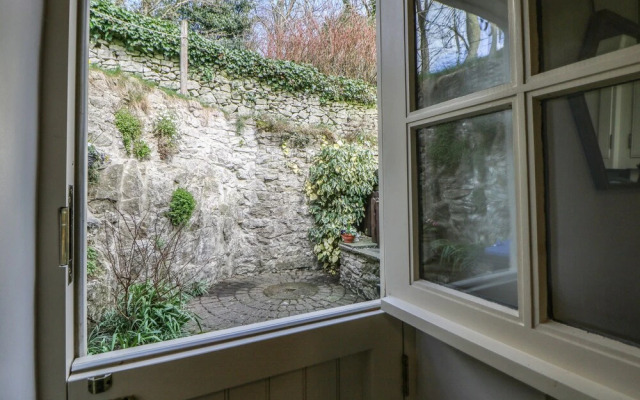 4 Alma Road