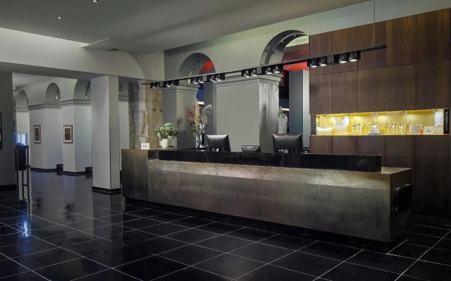 Hotel de Bourgtheroulde, Autograph Collection