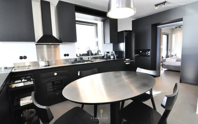 Nero Luxury Flat by Zennova