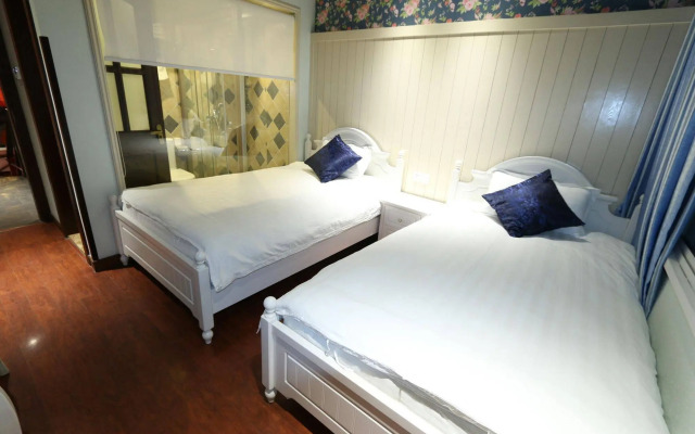 Westlake Hostel Man Juelong branch