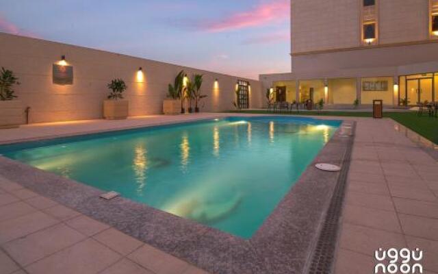 Noon Hotel Suites