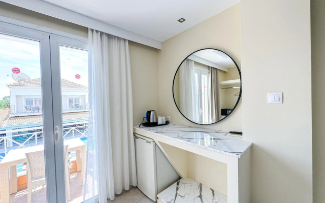 Kavos Plaza Hotel