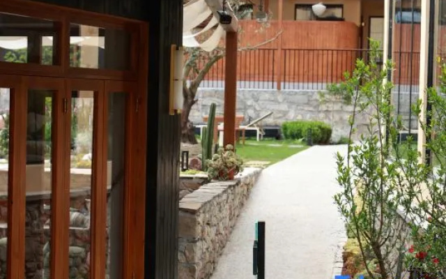 Hailuogou Seven Valleys Source · Snow Mountain Secret Realm Onsen Resort Hotel – Outside – Luding