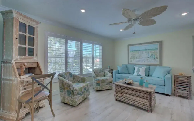 Lulu's Key House Entire 4-unit Complex