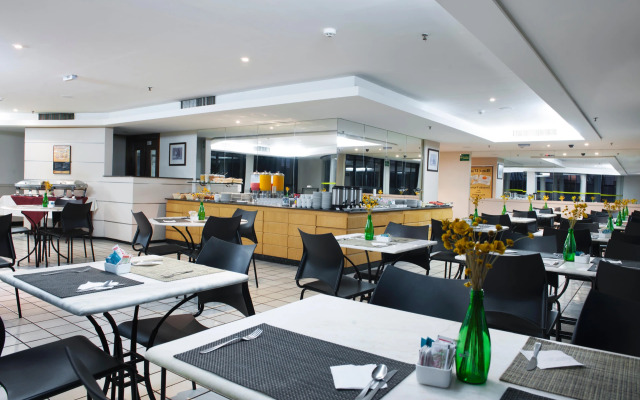 Metropolitan Hotel by Atlantica