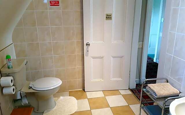 Strathcona Guesthouse