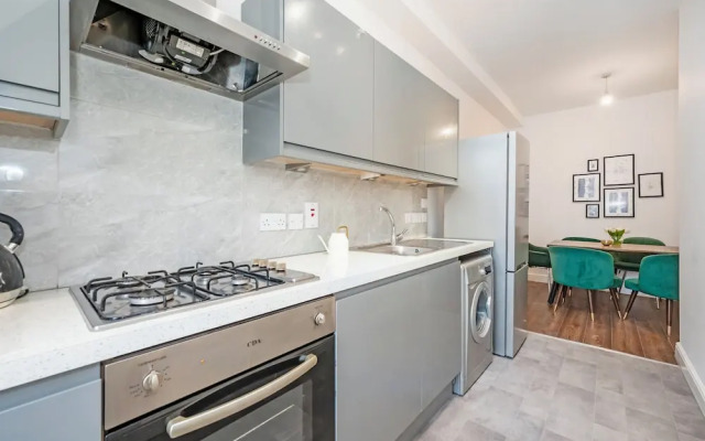 Beautiful Flat Near the Center 11 min