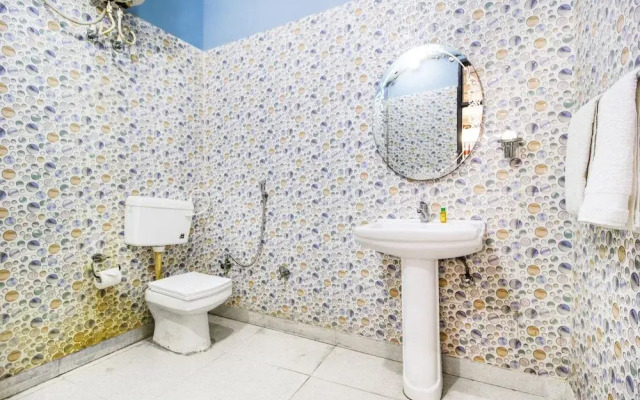 FabHotel Queen Palace