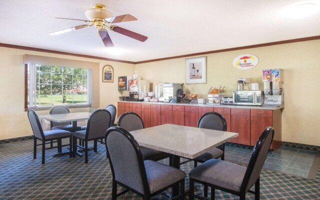 Red Roof Inn & Suites Marysville