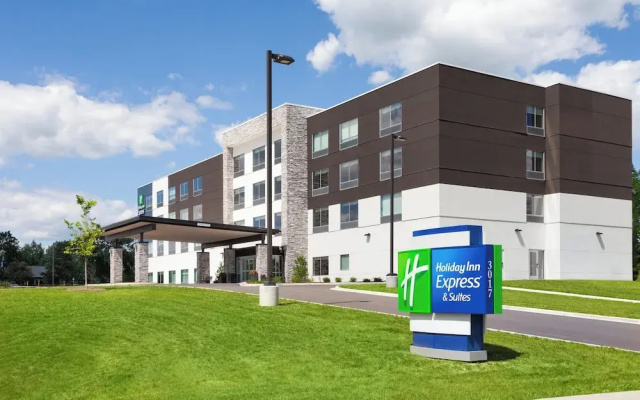 Holiday Inn Express & Suites Reedsburg - Dells Area by IHG