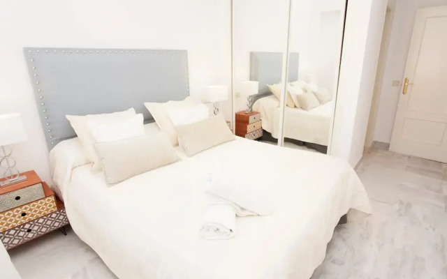 Dama de noche Playground