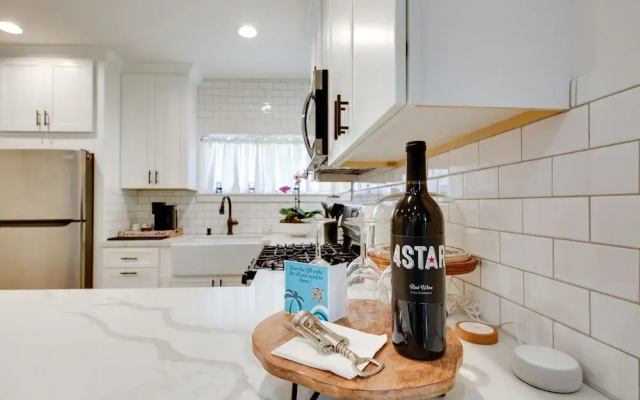 Upscale Whittier Hills Gem: 17 Mi to Disneyland!