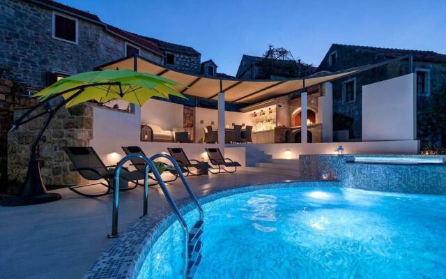 Holiday Home Secret Garden