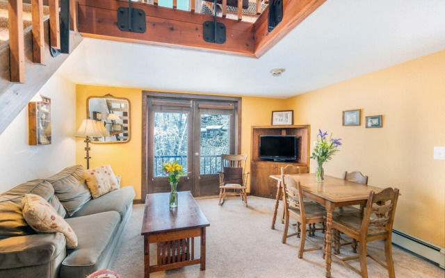 Manitou Lodge 7 Hotel Room by Alpine Lodging Telluride