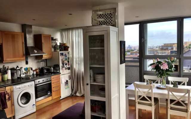 Large 1 Bedroom Flat Near Brixton