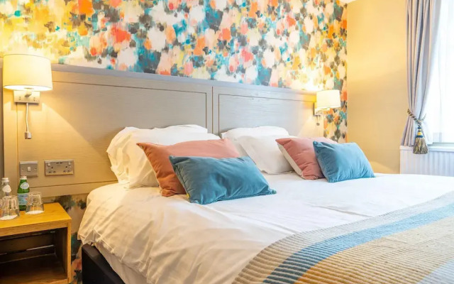 Hartford Hall on School Lane