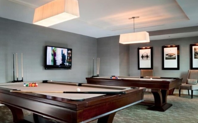 Bluebird Suites near PATH