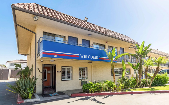 Motel 6 Riverside, CA - UCR East