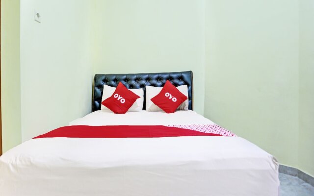Puri Amalia by OYO Rooms