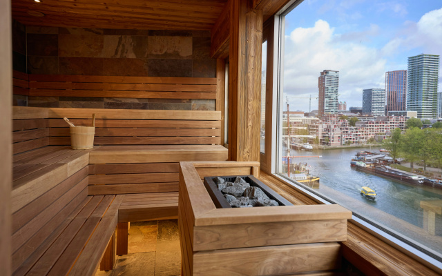 Отель DoubleTree by Hilton Rotterdam Centre