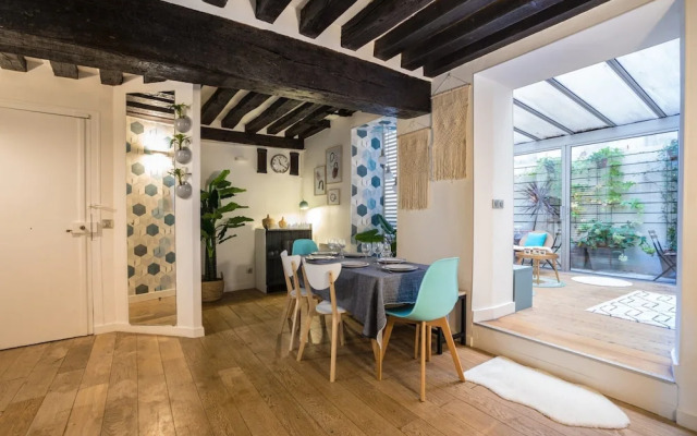 Chic Apartment With Patio - 2br/6p - Le Marais