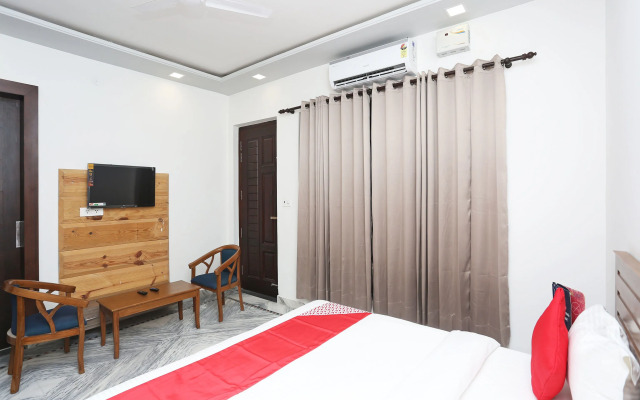 OYO 15271 Alarian Inn