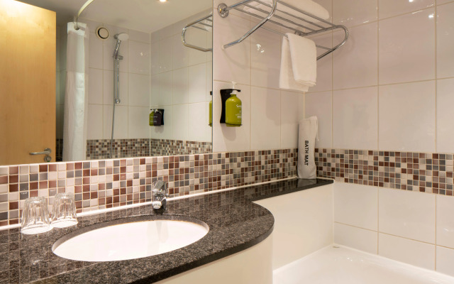 Holiday Inn London Brentford Lock by IHG