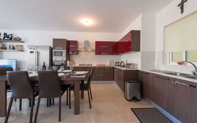 Luxury Apartment Close to the Sea