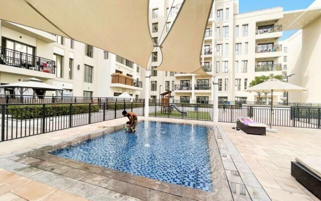 Fancy 2BR Apt Town Square