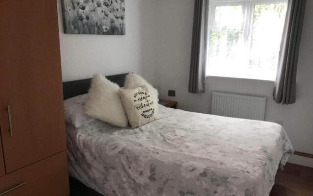 Self Contained 1 Bedroom Annex hosted by Hillside.