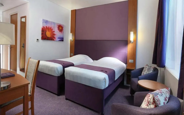 Premier Inn Abu Dhabi Airport (Business Park)
