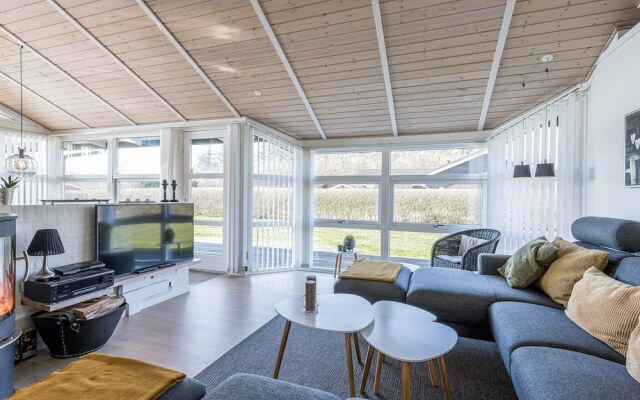 6 Person Holiday Home in Hemmet