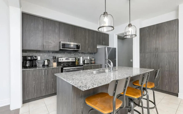 Exceptional 3 BDRM Townhome - 4 Seasons Rental