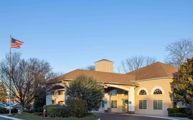 Days Inn & Suites by Wyndham Cherry Hill - Philadelphia