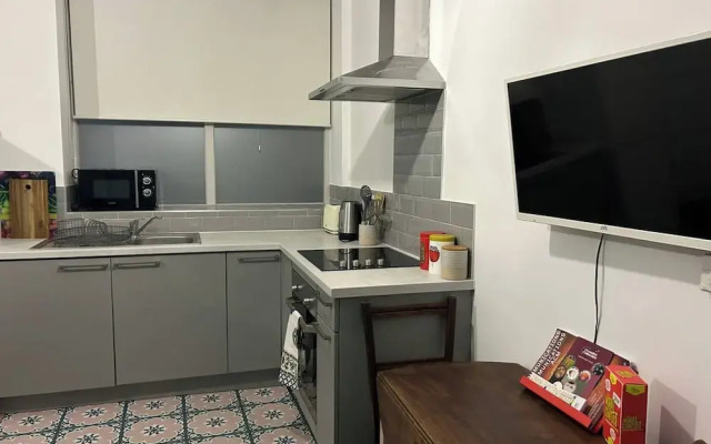 Modern Central Edwardian Apartment 4pp Private Ent