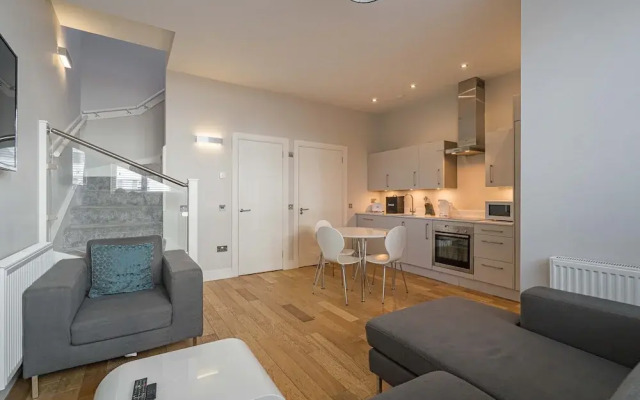 Modern 2BR Mews House