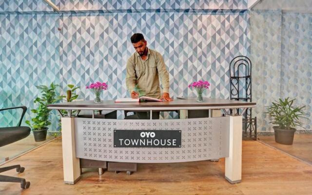 OYO Townhouse 1101 Birdhouse South City Near Omaxe Gurgaon Mall